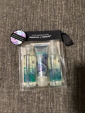 essence of beauty Lilies & Freesia Travel Body Wash Set - Teal/Green